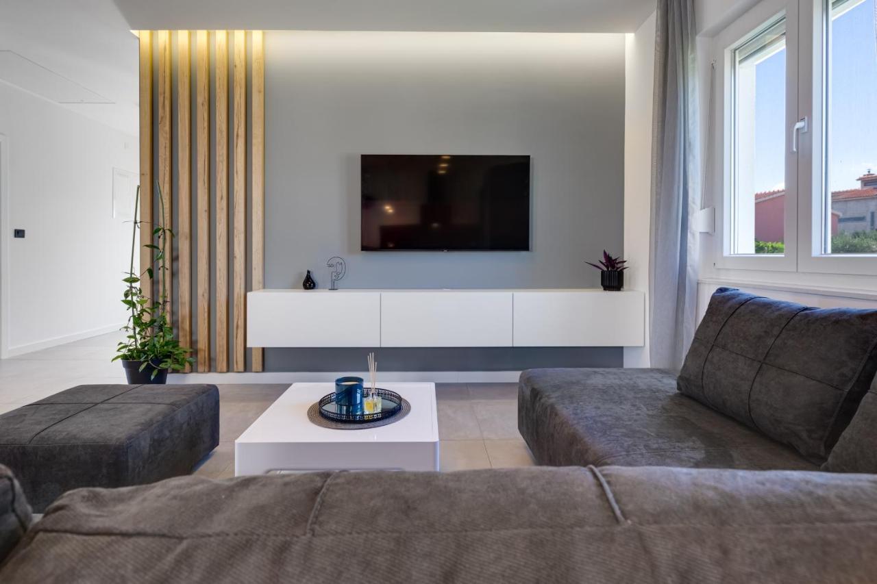Apartment By The Sea Posedarje Exterior foto